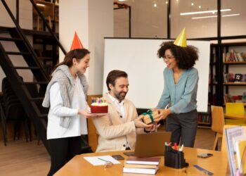 Meaningful Ways to Celebrate Employee Work Anniversaries